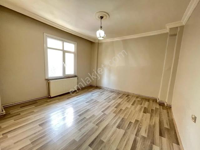 Yusuf Emlak'tan Küçükçekmece Söğütlü Çeşme'de 2+1 80 M² Yüksek Giriş Masrafsız Kiralık Daire