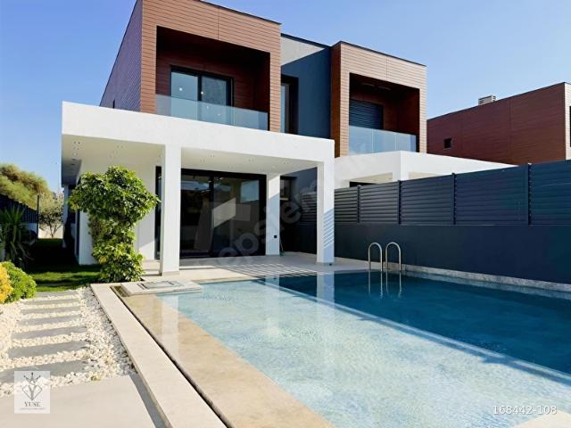 YUSE'DEN ÇEŞME ALAÇATIDA SATILIK 4+1 MÜSTAKİL HAVUZLU LÜKS VİLLA