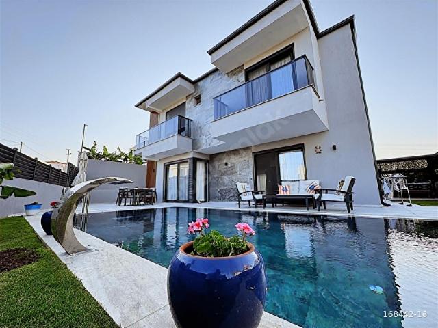 YUSE'DEN ÇEŞME ŞİFNEDE SATILIK 4+1 LÜKS MÜSTAKİL VİLLA