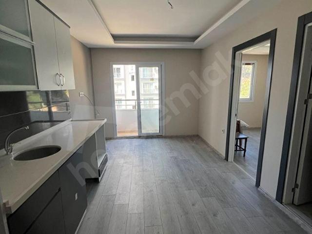 YUVADAN BULVAR ÜSTÜ LÜKS İŞÇİLİKLİ 1+1 DAİRE!