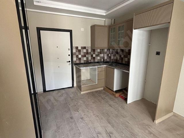 YUVADAN GÜLTEPEDE LÜKS İŞÇİLİKLİ CADDEYE YAKIN 1+1 DAİRE!