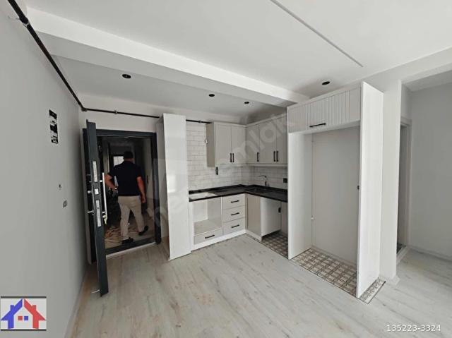 YUVADAN ÇINARLIDA 2+1 80 M2 SATILIK LÜÇ İŞÇİLİKLİ DAİRE