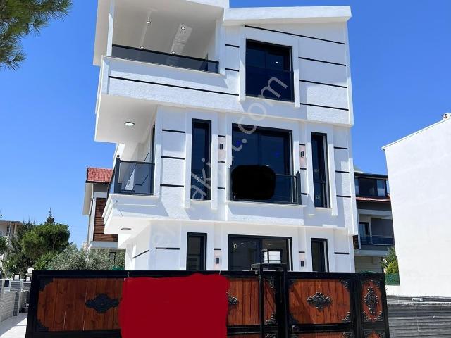 Yuvakur Emlaktan  Didim Efelerde 4+1 Havuzlu İki Ebeveyn Banyolu, Ayrı Mutfak Müstakil Villa