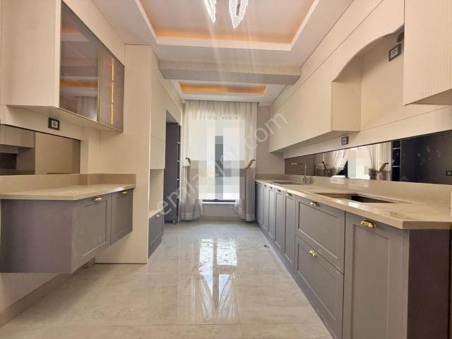 Yuvam'dan Butik Site Konsepli Cadde Üzerine Ultra Lüks 3+1 Daire