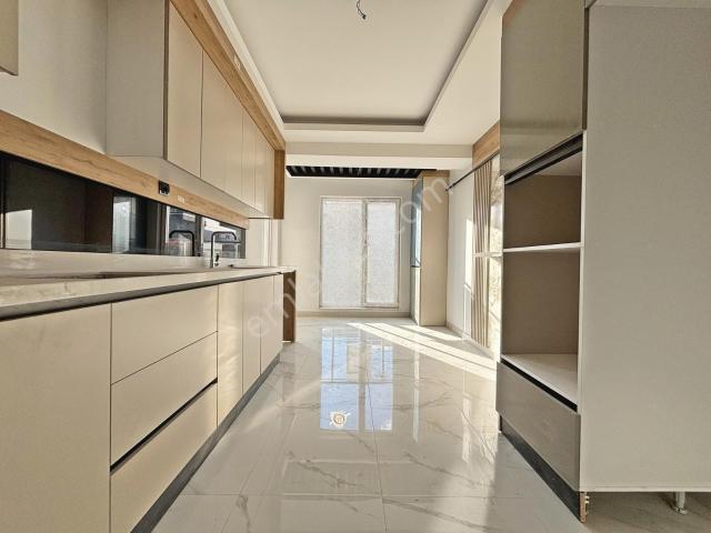 Yuvam'dan Geniş Giyinme Odalı Teras Balkonlu 3+1 Kiralık Daire!