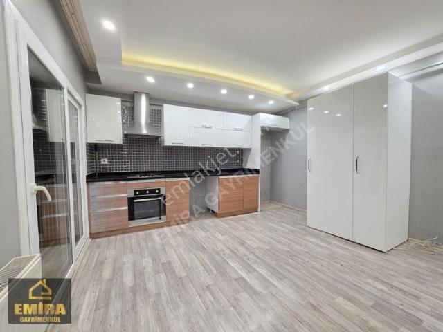 Yüzüncü Yılda Dogal Gaz Kombi Cam Balkon Full Kiralık Daıre