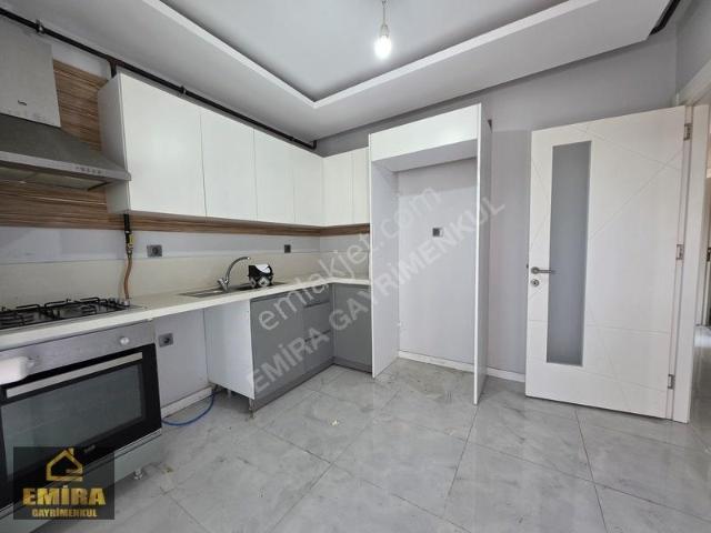 Yüzüncü Yılda 3+1 Kapalı Mutfak Giyinme Odalı Ebeyn Banyolu