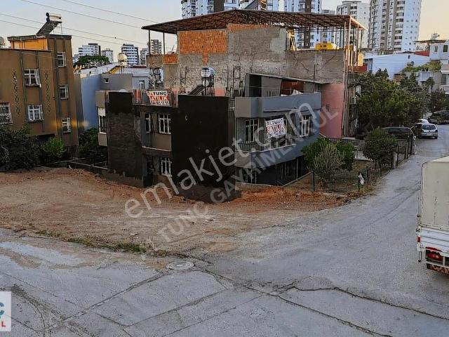 Yüzüncüyılın Merkezinde Müstakil İki Katlı Satılık Ev