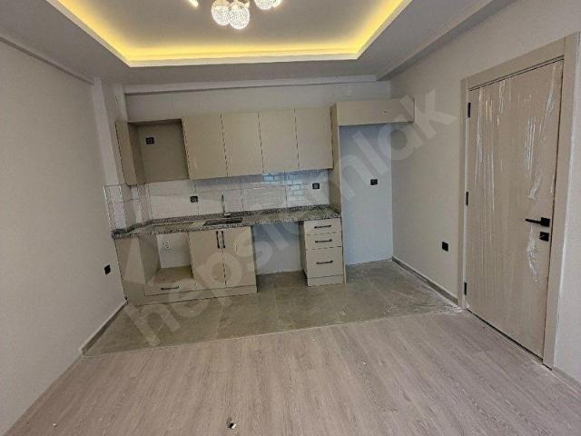 YÜZÜNCÜYIL DA YATAY MİMARI SIFIR BİNADA 100 METRE NETİ MEVCUT MERKEZİ KONUMDA GENİŞ F SATILIK DAİRE