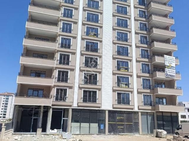 Yüz Akı Caddesinde Satılık 4+1 Daire!