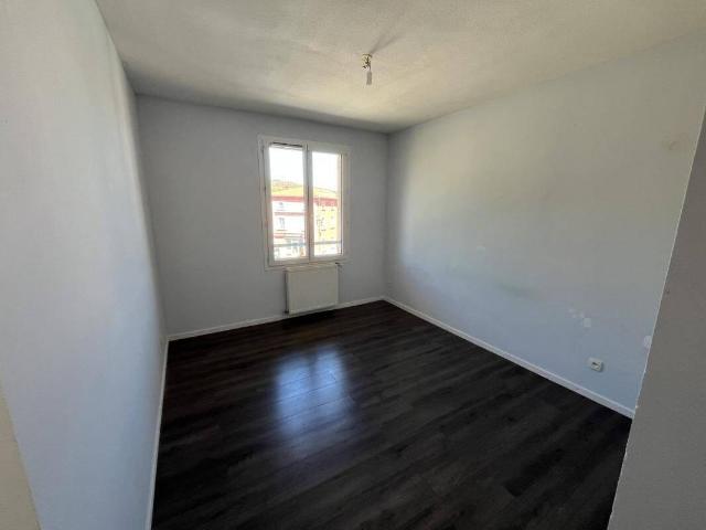 YZERON APPARTEMENT T4 à louer