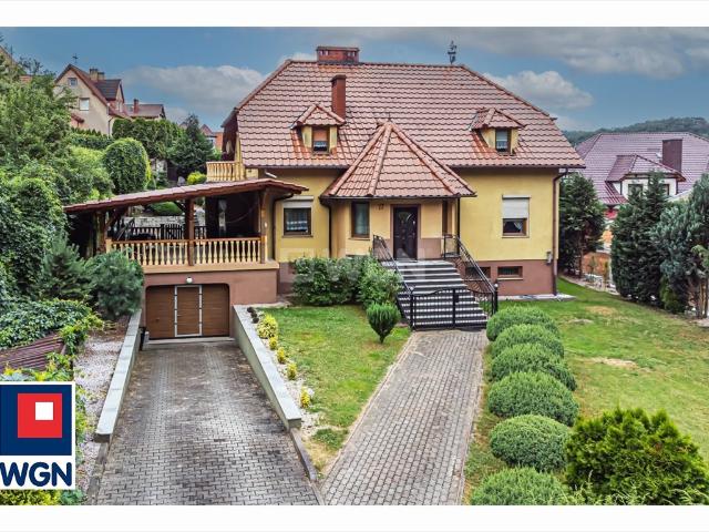 Ekskluzywna rezydencja 285 m2 z dużą działką w Złotoryi
