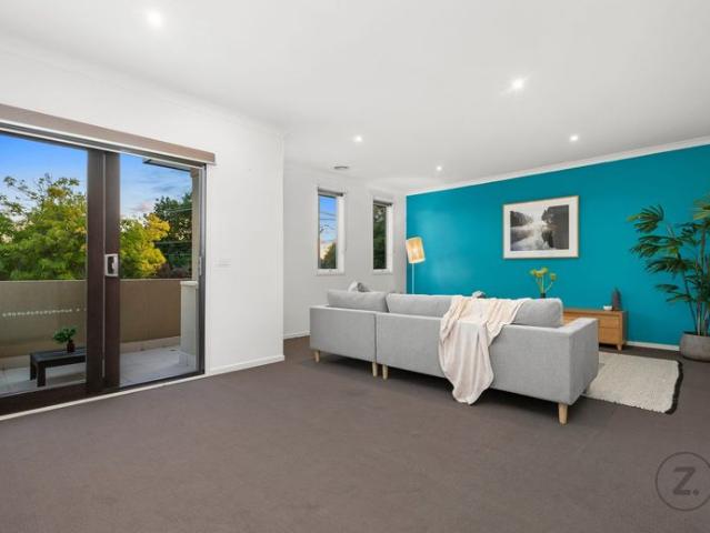 Z. An iconic north facing luxury home Z