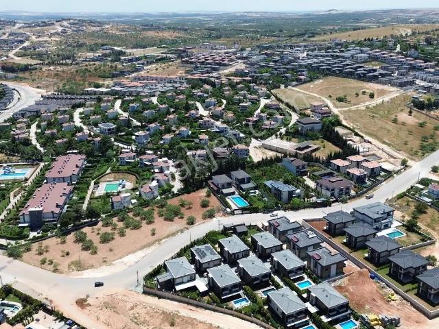 Z Group'dan Körkün Migros Arkası Havuzlu Sitede 3+1 Villa
