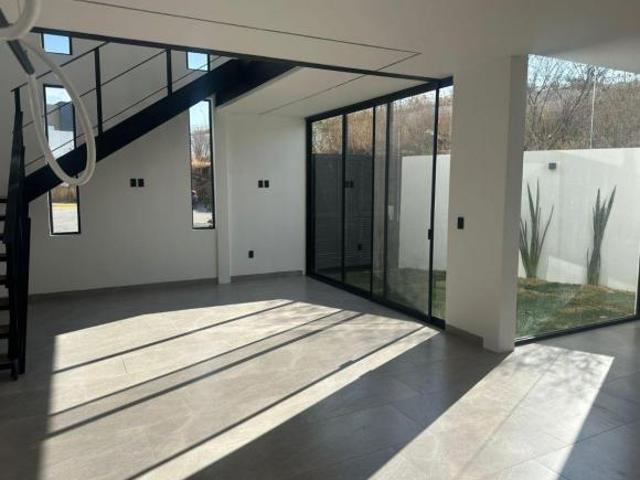 ZANDA VTA HERMOSA CASA NVA VISTA ESPECTACULAR A LA PRESA 4 REC. AMPLIAS 1 RECAMARA EN PLANTA BAJA