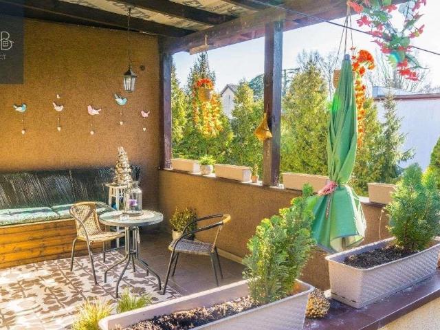 Dwurodzinny dom z tarasem, działką 411 m2 i garażem