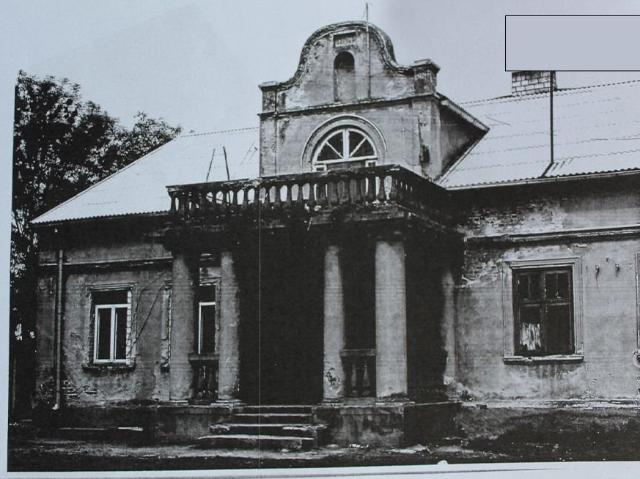 Zabytkowy dwór 179 m² w Wewierz 0,8 ha działki