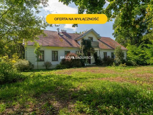 Zabytkowy dwór we Włostowicach historia i potencjał