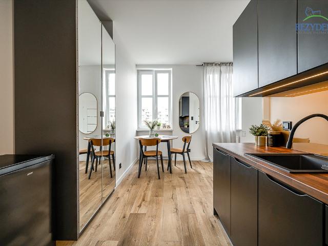 Zapraszam do wynajęcia nowoczesnego 20 m² mieszkania z aneksem i pełnym umeblowaniem