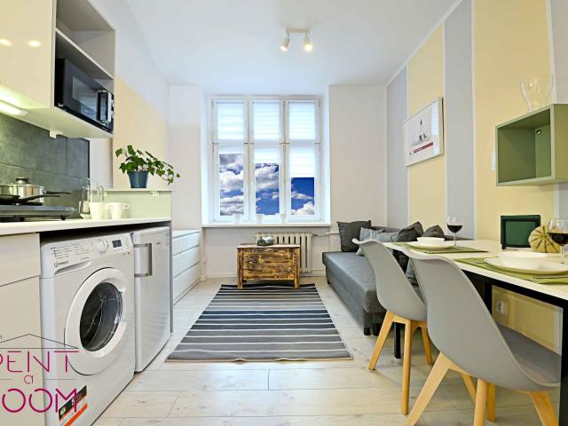 ZACISZE 6/8 ŚRÓDMIEŚCIE STUDIO NR 1