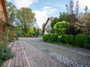 Zadbany dom 160,9 m2 na dużej działce 2972 m2 w Brzeźnicy
