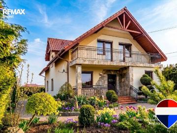 Zadbany dom 173 m² z kominkiem i garażem w Pewel Małej