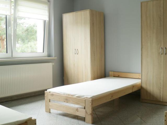 Zadbany, umeblowany DOM dla 20 pracowników. Kolonia Gosławicka