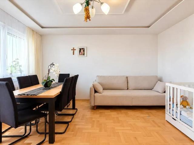 Zadbane 2 pokoje z loggią w Krakowie Wysłouchów