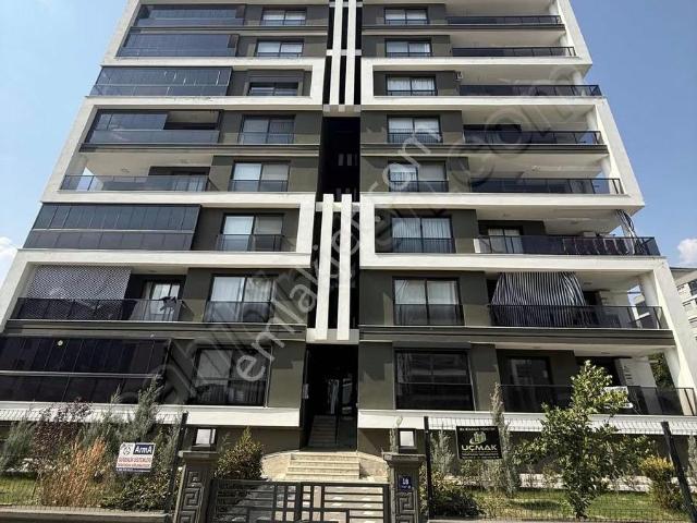 Zafer'de İzkar Corner'de 3+1 Daire, Giyinme Odası