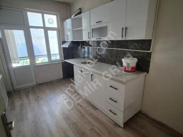 Zafer'de 2+1, 100m² Kombili Arakat Masrafsız Kiralık Daire