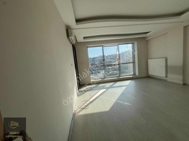 Zafertepe Mah 2+1 Cadde Üstü Arakat Asansörlü