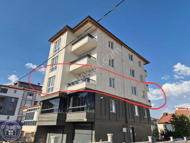 Zafertepe'de Yüzme Havuzu Yakınında 3+1 Satılık Daire