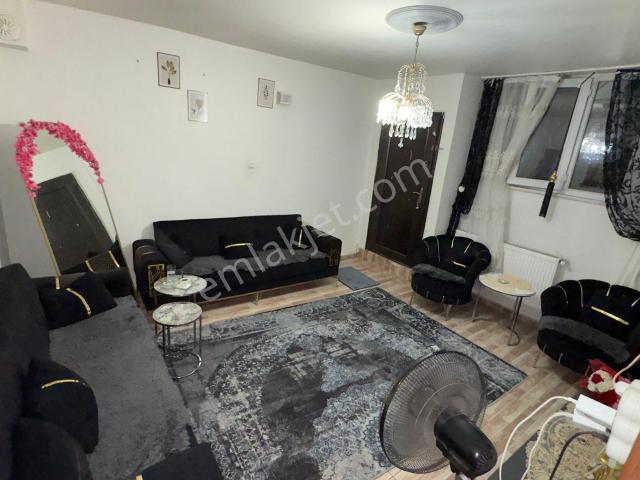 Zaferyapıdan Satılık Yüksekcamlı Bahçekatı Daire Hisseli 3+1 100m2 Tranvaya Yakın İsmetpaşa Mahde
