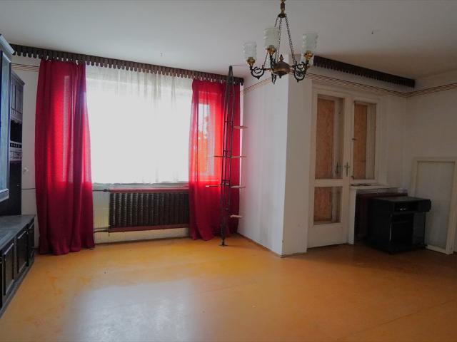 Dom z potencjałem w Zagórzanach – 240 m2, las, spokój