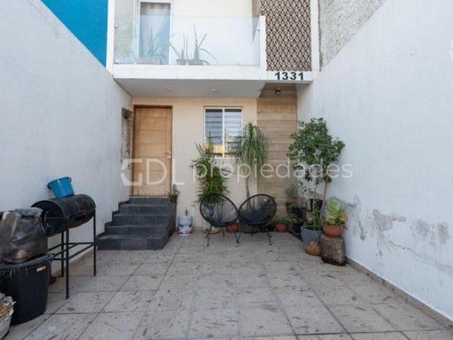 ZALATE CASA A UNAS CUADRAS DE MALECÓN EN VENTA