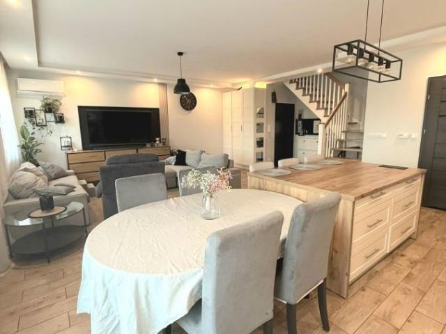 Zapraszam do 103 m² dwupoziomowego mieszkania z prywatnym ogródkiem