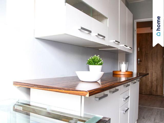 Zapraszam do 48 m² mieszkania z prywatnym ogrodem i miejscami postojowymi