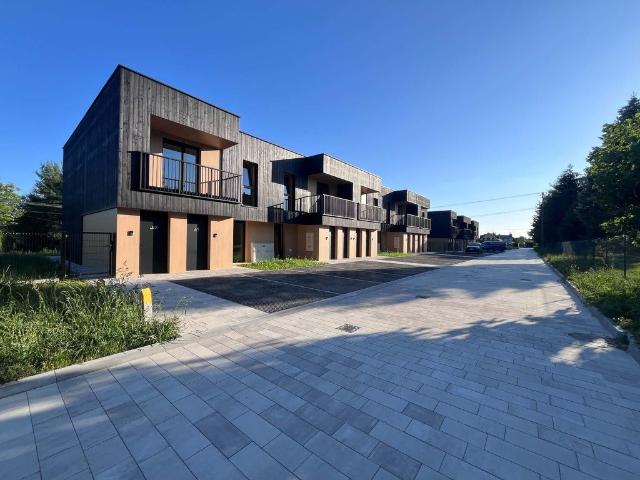 Zapraszam do 59,59 m² mieszkania z balkonami i elewacją z opalanego drewna