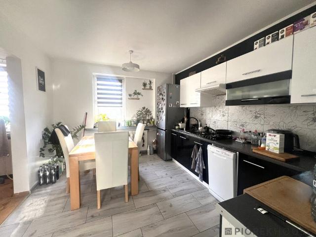 Zapraszam do domu 430 m² w Markach 7 pokoi, duża działka