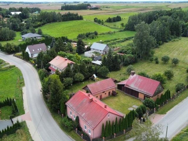 Zapraszam do domu 147 m² z dużymi budynkami gospodarczych