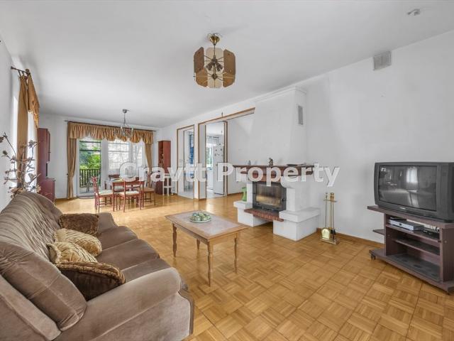 Zapraszam do domu 192 m² w Starych Babicach z dużym salonem, kominkiem i tarasem