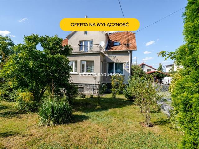 Zapraszam do domu 200 m² z 2 poziomami, garażami i dużą działką