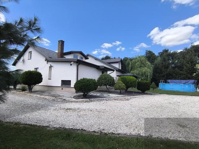 Zapraszam do domu 210 m2 z dużą działką 2220 m2 w Mąkolinie