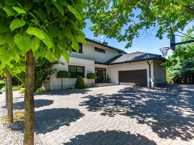 Zapraszam do domu 336 m² z basenem i garażem w Konopnicy