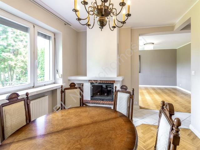 Zapraszam do eleganckiego domu 210 m² z dużą działką w Komorowie