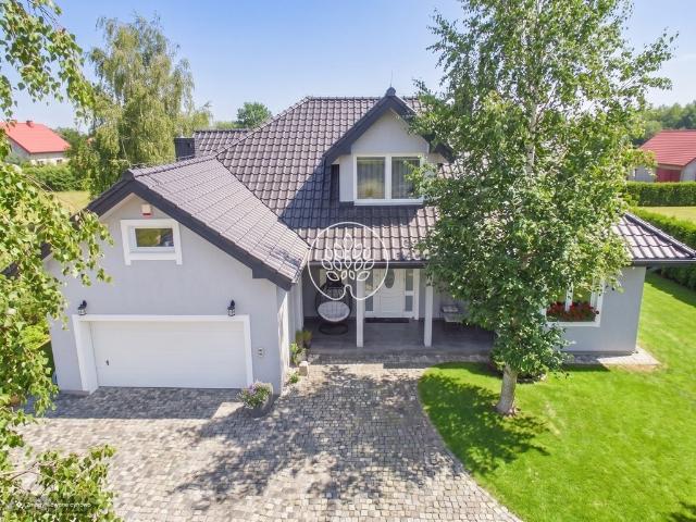 Zapraszam do eleganckiej willi 260 m² w Łomiankach