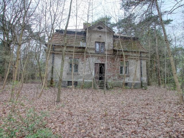 Sprzedam willę 300 m² z potencjałem w Zalesiu Dolnym