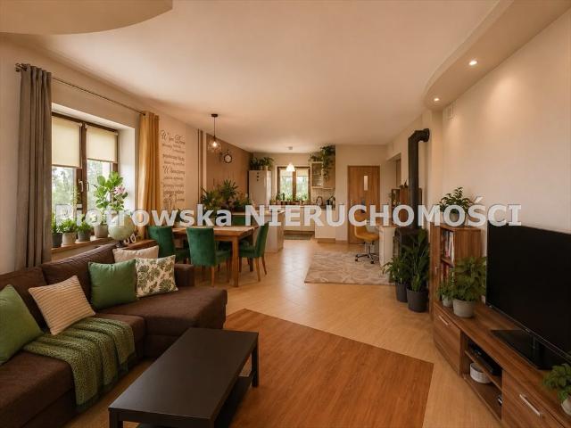 Zapraszam do obejrzenia domu 169 m² z dużą działką i garażem