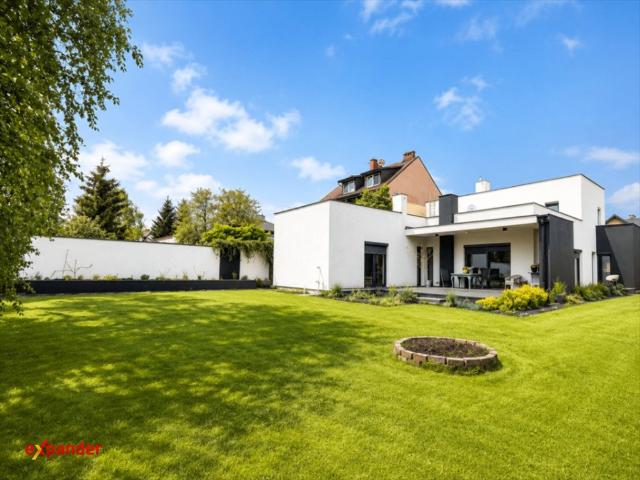 Nowoczesny dom 243 m² z dużym ogrodem i tarasem polecam!