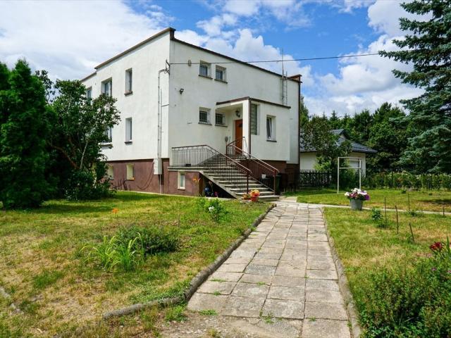 Na sprzedaż przestronny dom 240 m² z wysoką piwnicą w Żabiej Woli